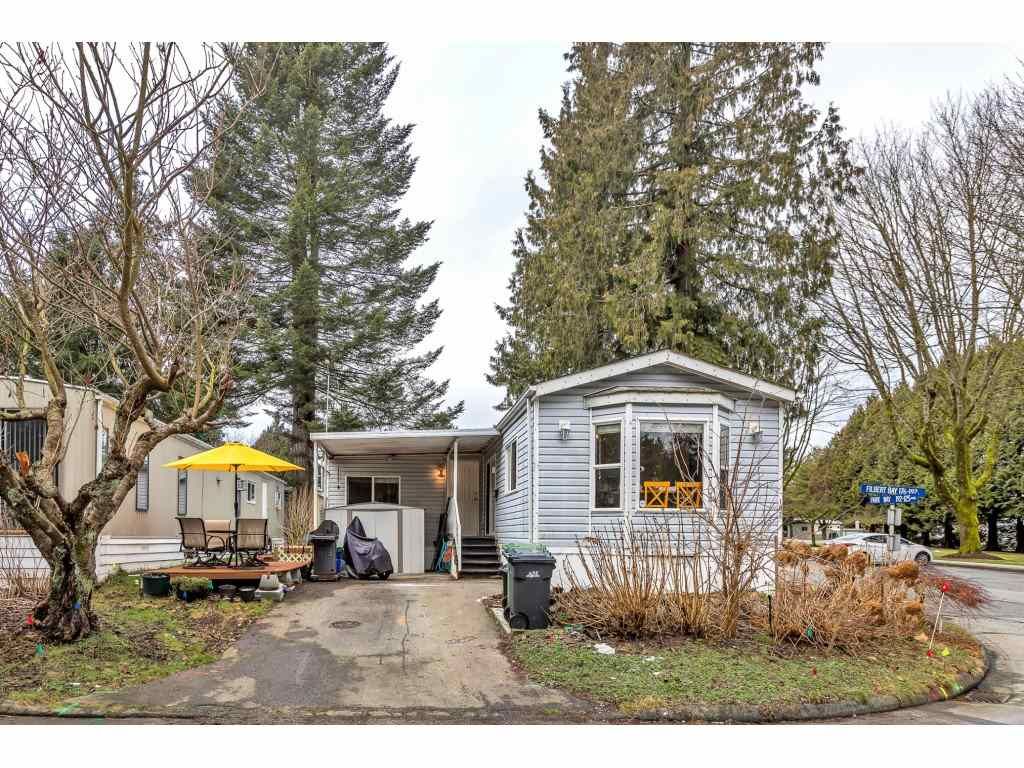 Main Photo: 192 7790 KING GEORGE Boulevard in Surrey: East Newton Manufactured Home for sale in "Crispen Bays" : MLS®# R2539094