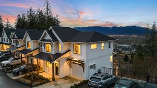 Photo 1: 5 47203 VISTA Place in Chilliwack: Promontory Townhouse for sale (Sardis)  : MLS®# R2869838