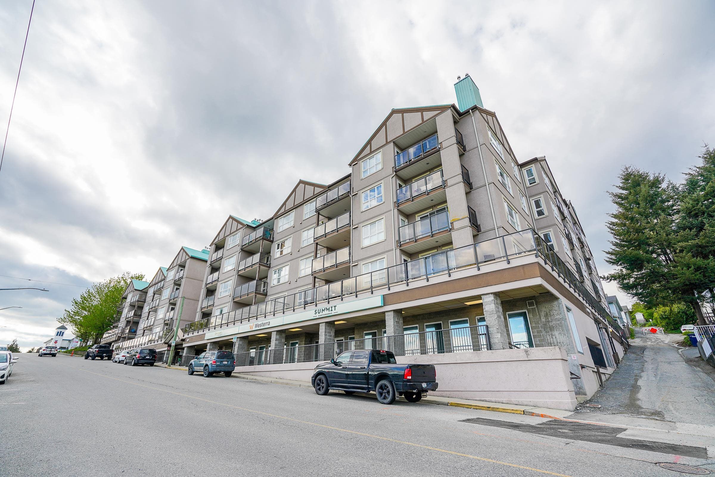 Main Photo: 117 33165 2ND Avenue in Mission: Mission BC Condo for sale in "Mission Manor" : MLS®# R2721608