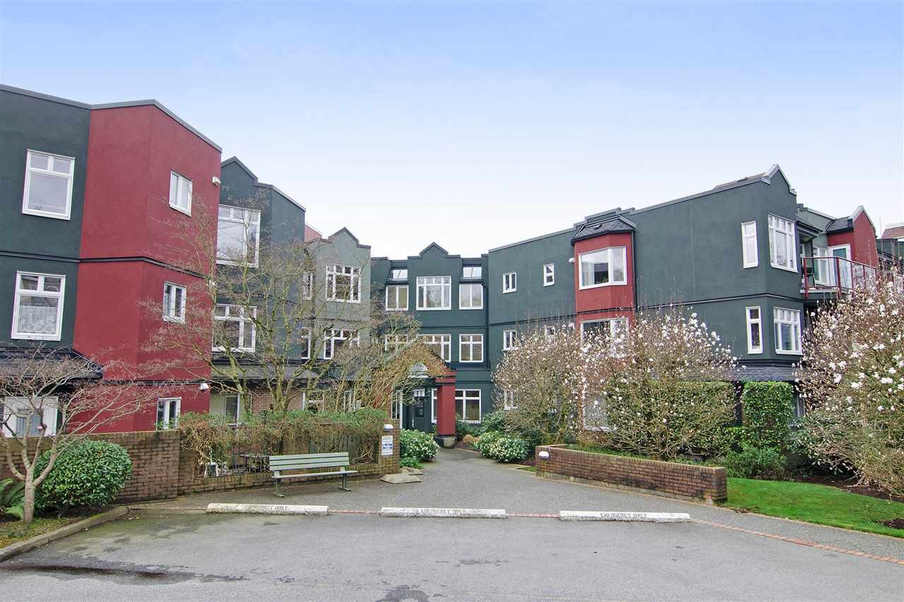Main Photo: 216 121 W 29TH Street in North Vancouver: Upper Lonsdale Condo for sale : MLS®# R2045680