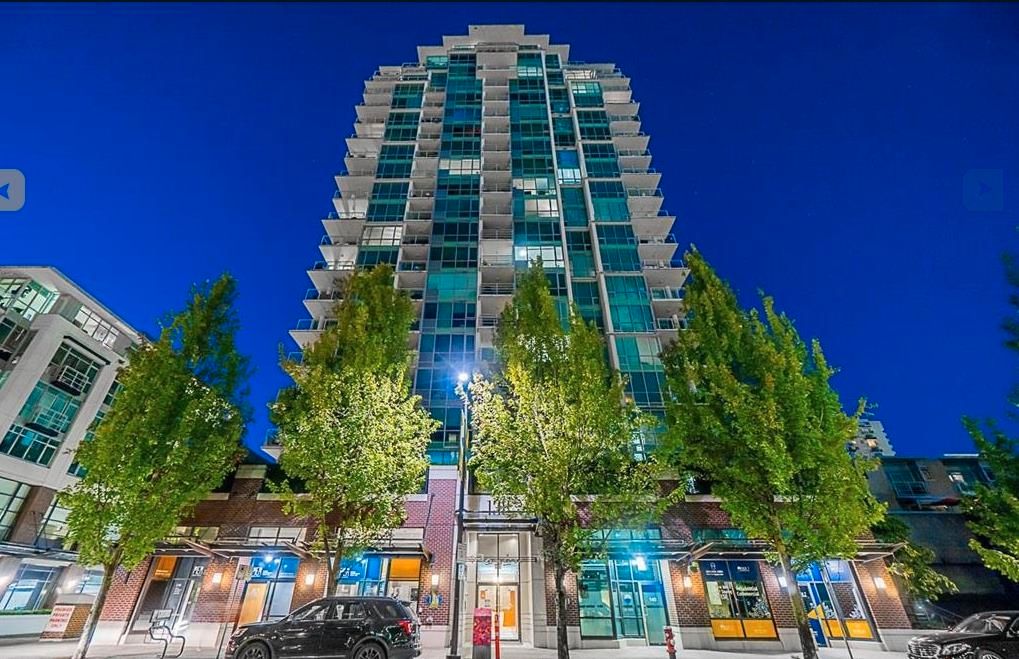 Main Photo: 305 138 E ESPLANADE Avenue in North Vancouver: Lower Lonsdale Condo for sale in "PREMIERE AT THE PIER" : MLS®# R2832396