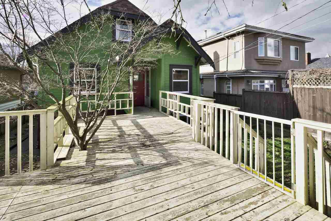 Main Photo: 652 RUPERT Street in Vancouver: Renfrew VE House for sale (Vancouver East)  : MLS®# R2034993