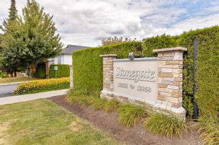 Photo 2: 307 12268 224 Street in Maple Ridge: East Central Condo for sale in "STONEGATE" : MLS®# R2802196