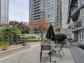 Photo 1: 204 1163 THE HIGH Street in Coquitlam: North Coquitlam Condo for sale in "KENSINGTON COURT" : MLS®# R2406076