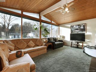 Photo 2: 721 PORTER Rd in VICTORIA: Es Old Esquimalt House for sale (Esquimalt)  : MLS®# 828633