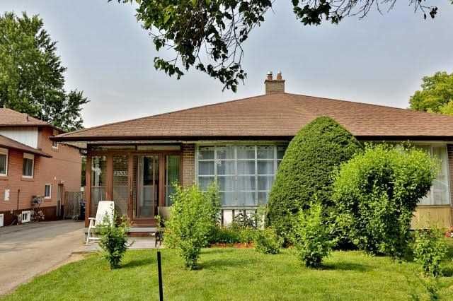 Main Photo: 2535 Padstow Crescent in Mississauga: Clarkson House (Sidesplit 4) for sale : MLS®# W3869352