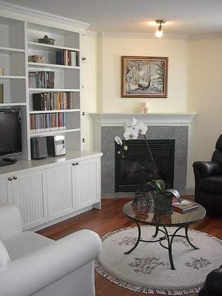Photo 9: BEAUTIFULLY RENOVATED 3-BR TOWNHOUSE!