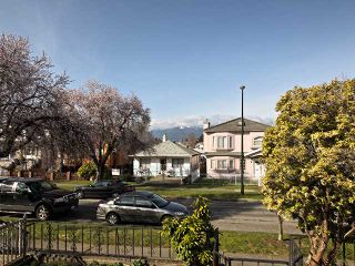 Photo 2: 3030 E 17th Av in Vancouver East: Renfrew Heights House for sale : MLS®# V1054398