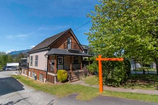 Main Photo: 2326 CLARKE Street in Port Moody: Port Moody Centre House for sale : MLS®# R2640223