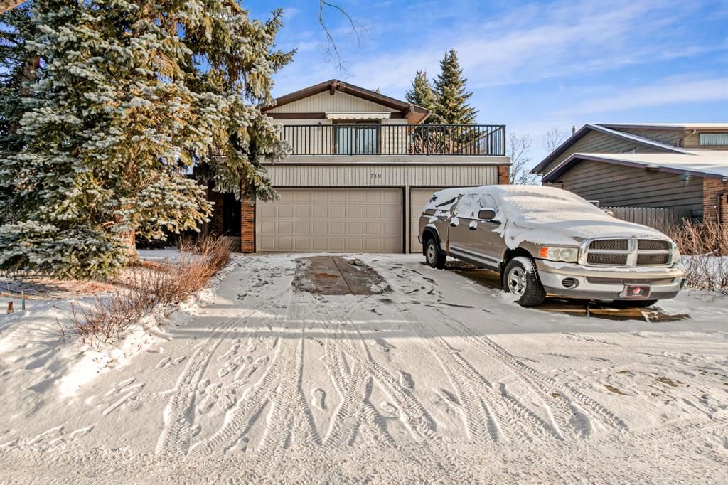 Main Photo: 719 Woodpark Road SW in Calgary: Woodlands Detached for sale : MLS®# A1167361