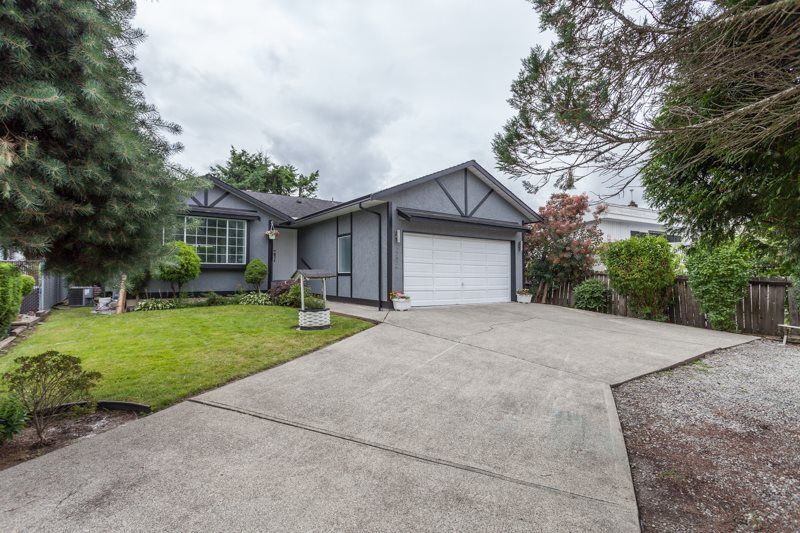 Main Photo: 22826 124B AVENUE in Maple Ridge: East Central House for sale : MLS®# R2088935