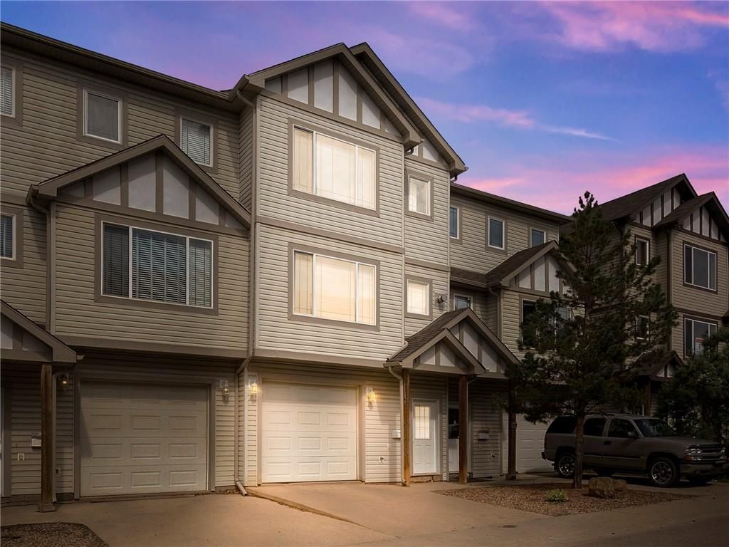 Beautiful 1,761sqft 3-storey townhouse located at Winchester Villas in Timberlea. Attached garage and driveway!