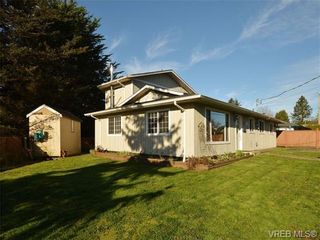 Photo 1: 4146 Interurban Rd in VICTORIA: SW Strawberry Vale House for sale (Saanich West)  : MLS®# 692903