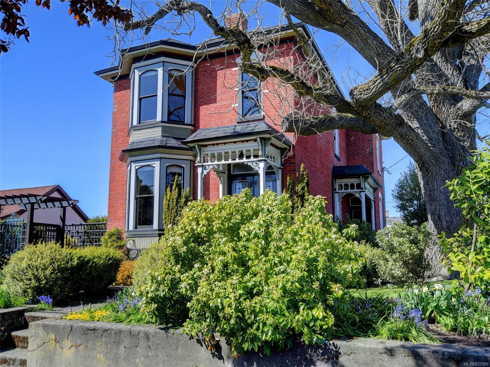 Main Photo: 303 Langford St in Victoria: VW Victoria West House for sale (Victoria West)  : MLS®# 872989