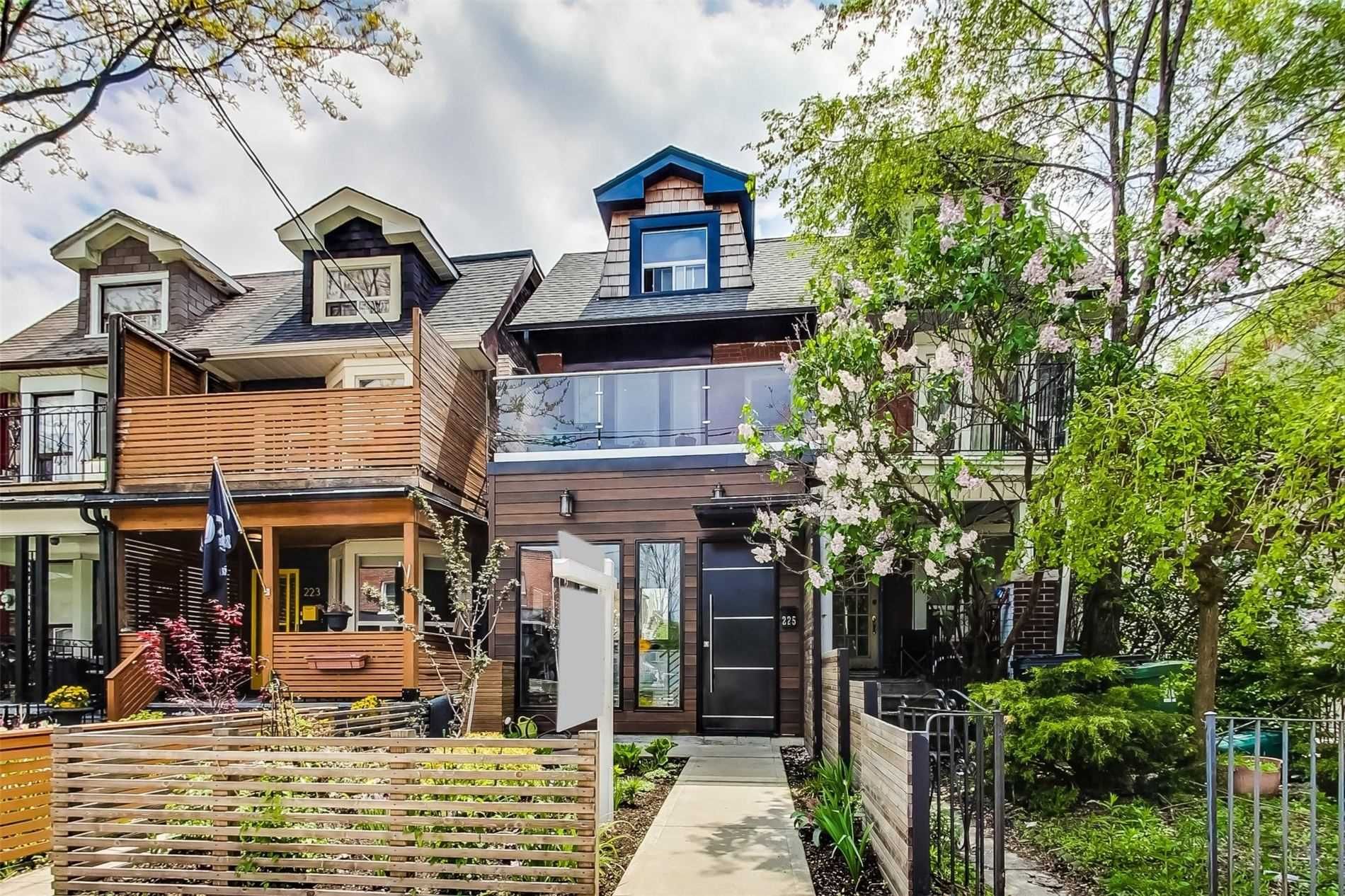 Main Photo: Second 225 Wallace Avenue in Toronto: Dovercourt-Wallace Emerson-Junction House (2 1/2 Storey) for lease (Toronto W02)  : MLS®# W5811391