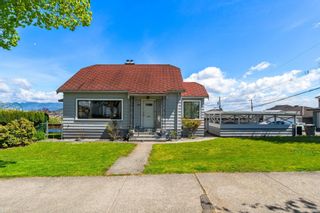 Photo 1: 2030 NOOTKA Street in Vancouver: Renfrew VE House for sale (Vancouver East)  : MLS®# R2877704
