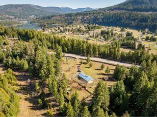 Photo 9: 2621 HIGHWAY 3A in Castlegar: House for sale : MLS®# 2475835
