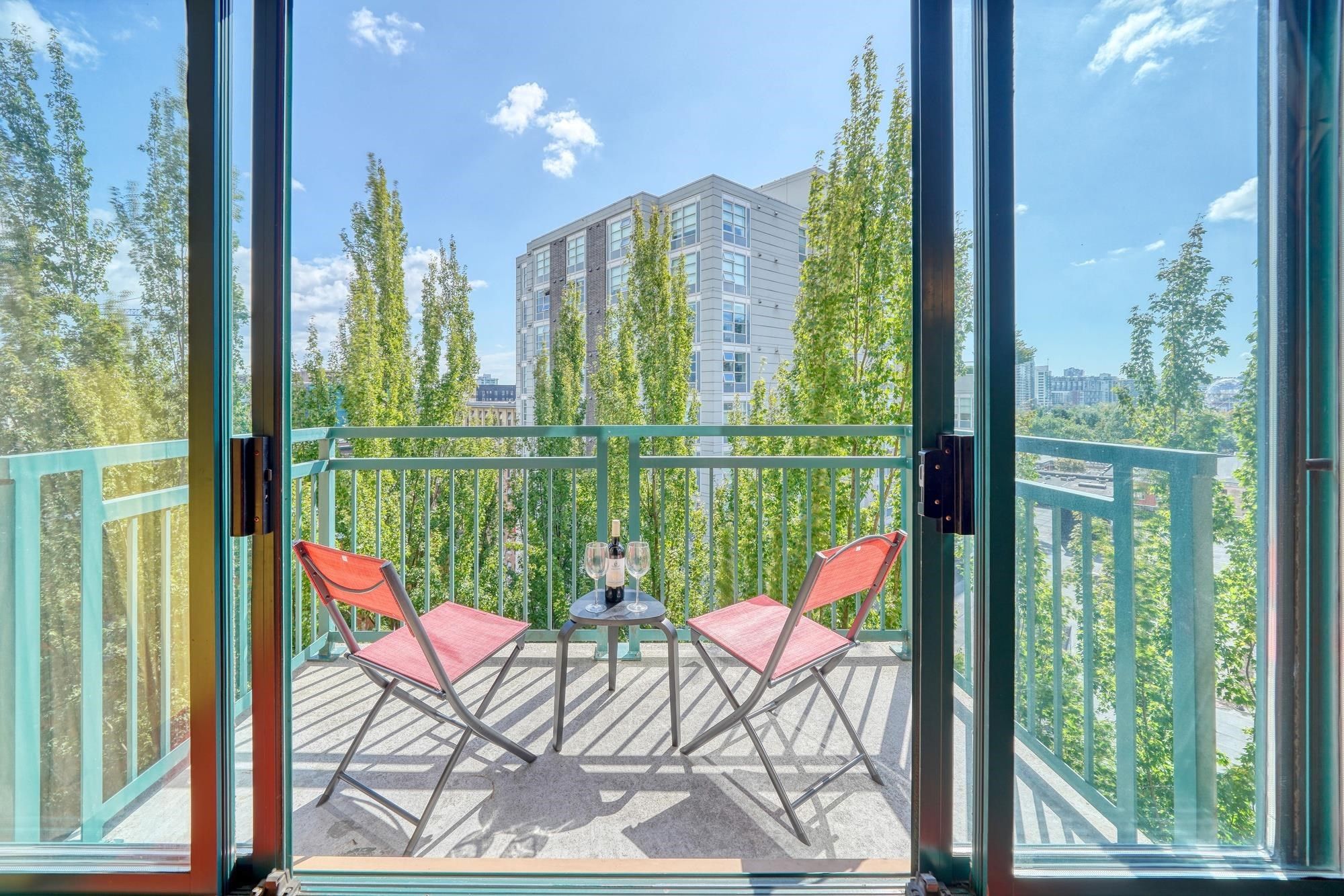 Main Photo: 717 22 E CORDOVA Street in Vancouver: Downtown VE Condo for sale (Vancouver East)  : MLS®# R2812963