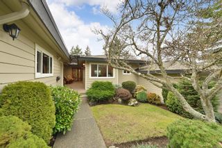 Photo 1: 908 2829 Arbutus Rd in Saanich: SE Ten Mile Point Row/Townhouse for sale (Saanich East)  : MLS®# 920893