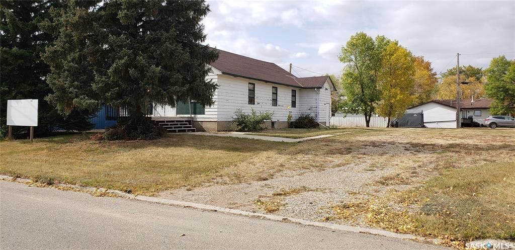 Main Photo: 311 3rd Avenue East in Lampman: Residential for sale : MLS®# SK863085