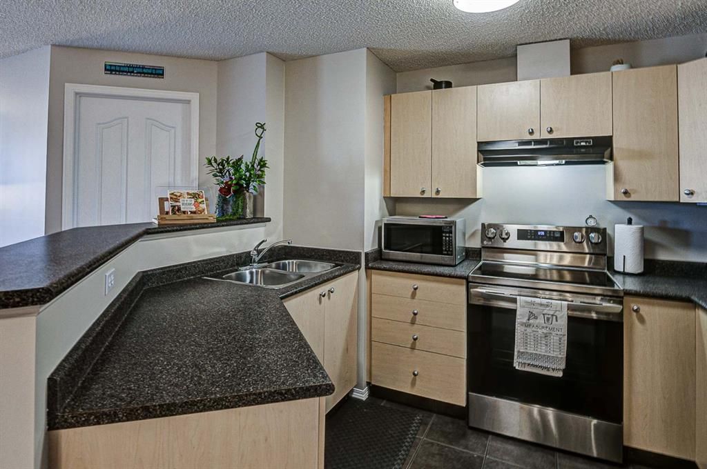 Photo 4: Photos: 2205 2371 Eversyde Avenue SW in Calgary: Evergreen Apartment for sale : MLS®# A1166261
