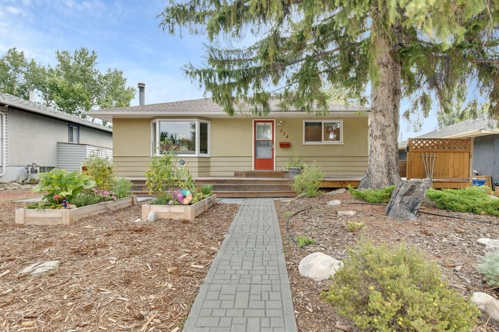 Main Photo: 324 Trafford Drive NW in Calgary: Thorncliffe Detached for sale