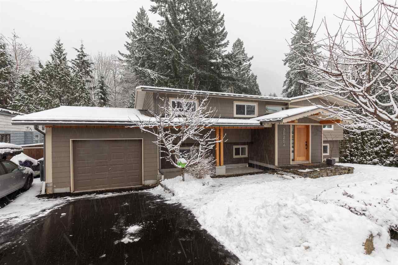 Main Photo: 38254 NORTHRIDGE Drive in Squamish: Hospital Hill House for sale in "HOSPITAL HILL" : MLS®# R2540361