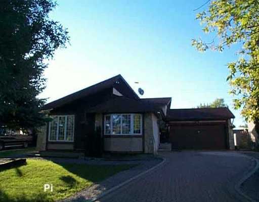 Main Photo: 27 ST MORITZ Road in WINNIPEG: North Kildonan Single Family Detached for sale (North East Winnipeg)  : MLS®# 2515320
