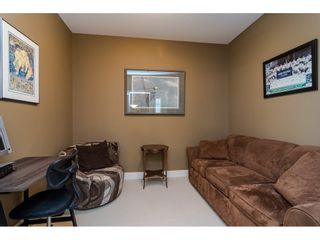 Photo 10: 106 16469 64 Avenue in Surrey: Cloverdale BC Condo for sale in "ST. ANDREWS" (Cloverdale)  : MLS®# R2428596