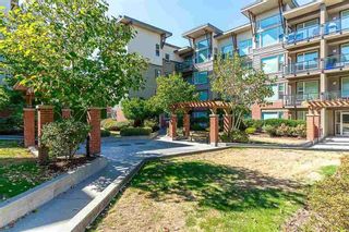 Photo 2: 413 33539 HOLLAND Avenue in Abbotsford: Central Abbotsford Condo for sale in "The Crossing" : MLS®# R2465000
