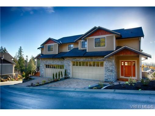 Main Photo: 17 614 Granrose Terr in VICTORIA: Co Latoria Row/Townhouse for sale (Colwood)  : MLS®# 728375