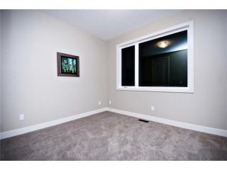 Photo 15: 2422 Bowness Road NW in CALGARY: West Hillhurst Residential Attached for sale (Calgary)  : MLS®# C3545963