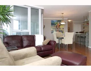 Photo 4: 703 1438 RICHARDS Street in Vancouver: False Creek North Condo for sale in "AZURA I" (Vancouver West)  : MLS®# V646445