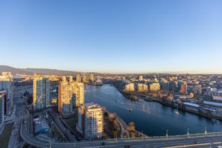 Photo 5: 3902 1033 MARINASIDE Crescent in Vancouver: Yaletown Condo for sale in "Quaywest 1" (Vancouver West)  : MLS®# R2869110