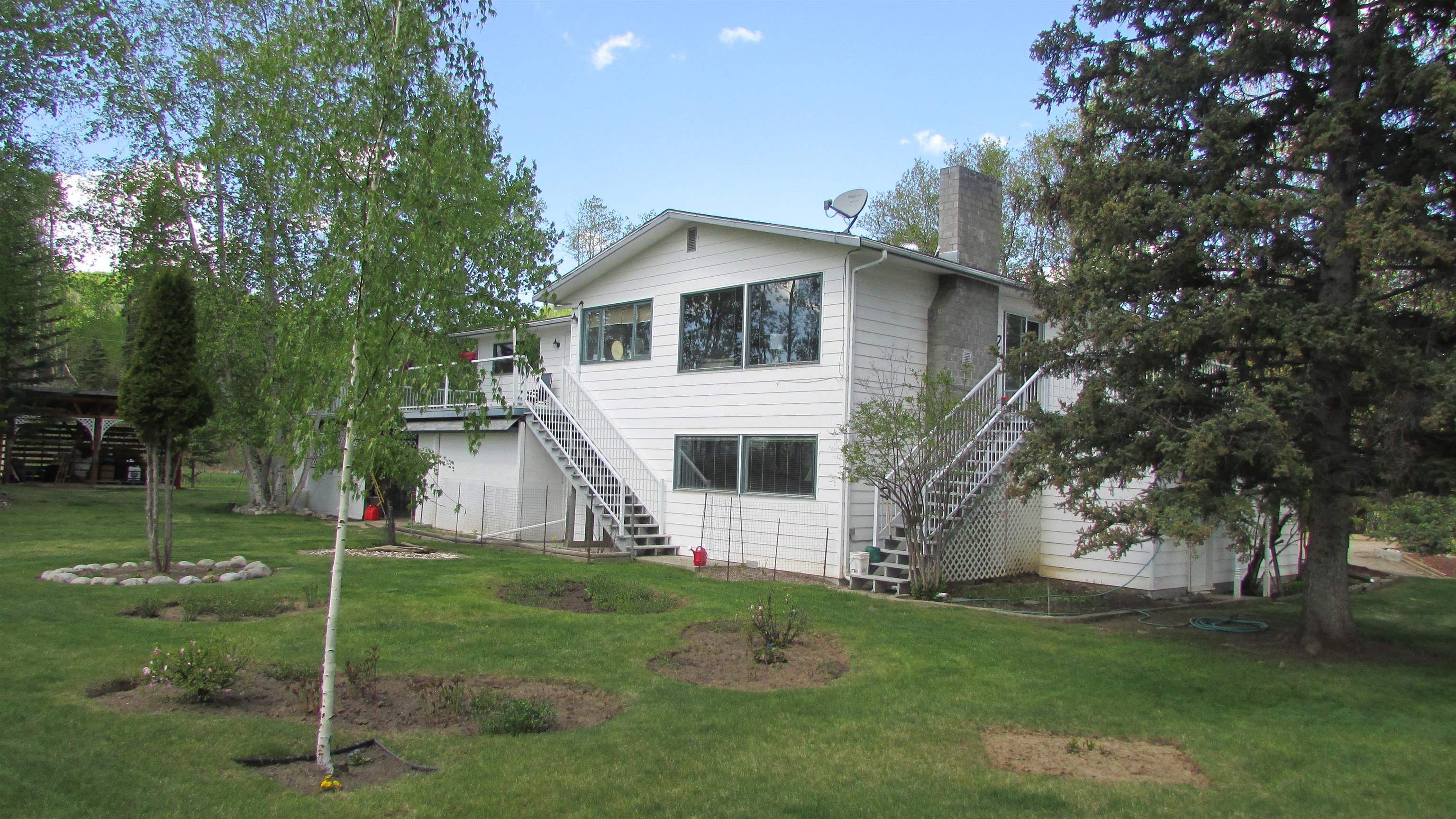 Main Photo: 10715 CANYON Drive: Hudsons Hope House for sale in "HUDSON'S HOPE" (Fort St. John)  : MLS®# R2695838