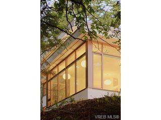 Photo 9: 970 FIR TREE Glen in VICTORIA: SE Broadmead House for sale (Saanich East)  : MLS®# 721236