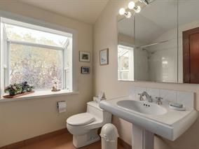 Photo 11: 2554 WALLACE Crescent in Vancouver: Point Grey House for sale (Vancouver West)  : MLS®# R2175399