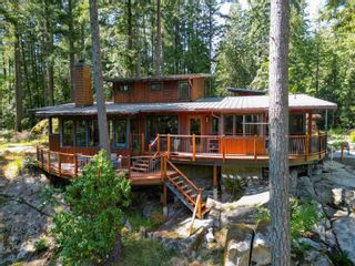 Photo 1: 3771 SUNSHINE COAST Highway: Roberts Creek House for sale (Sunshine Coast)  : MLS®# R2857262