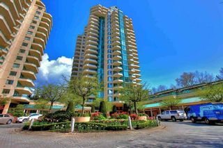 Photo 1: 5E 328 TAYLOR Way in West Vancouver: Park Royal Condo for sale in "THE WESTROYAL" : MLS®# R2380863
