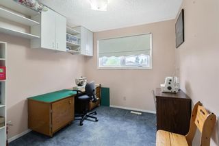 Photo 18: 560 Queensland Circle SE in Calgary: Queensland Detached for sale : MLS®# A1220026