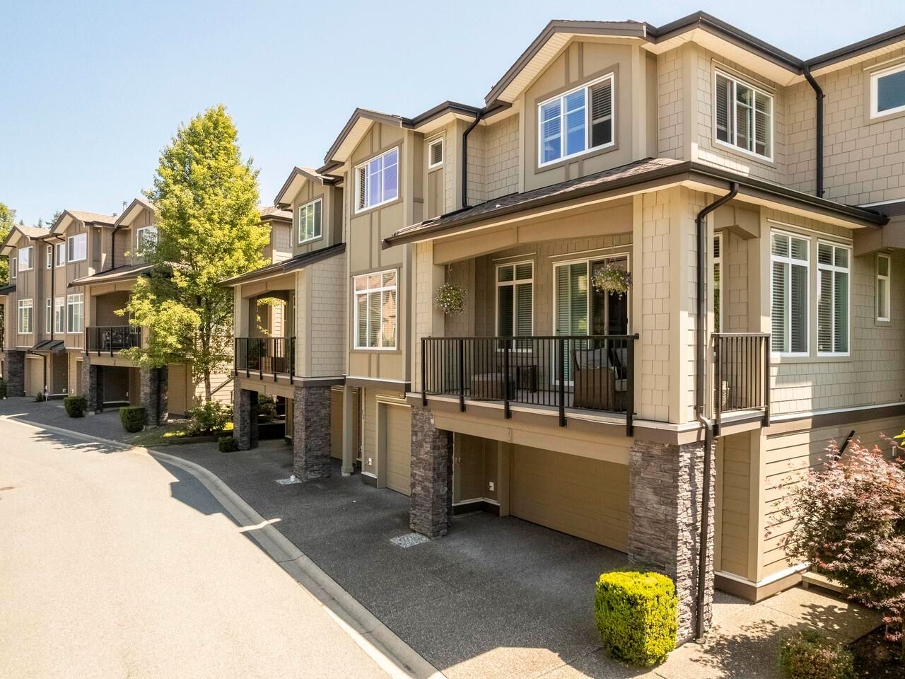 Main Photo: 72 22865 TELOSKY Avenue in Maple Ridge: East Central Townhouse for sale in "WINDSONG" : MLS®# R2789928