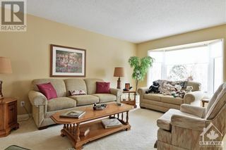 Photo 4: 745 HAUTEVIEW CRESCENT in Ottawa: House for sale : MLS®# 1377774