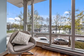 Photo 8: 1039 MARINASIDE Crescent in Vancouver: Yaletown Townhouse for sale in "QUAYWEST" (Vancouver West)  : MLS®# R2717423