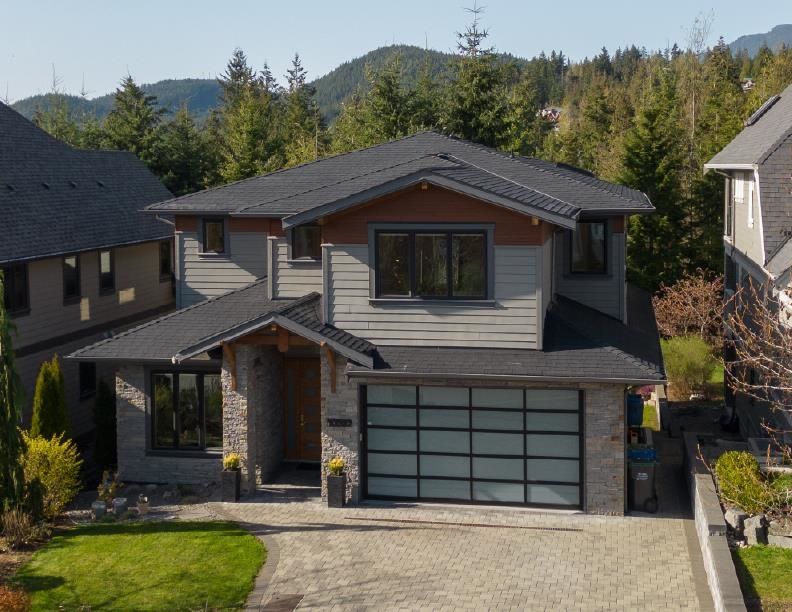 Main Photo: 40889 THE CRESCENT in Squamish: University Highlands House for sale : MLS®# R2772251