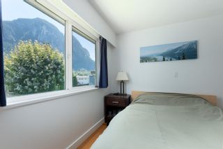 Photo 18: 38132 HEMLOCK Avenue in Squamish: Valleycliffe House for sale : MLS®# R2724482