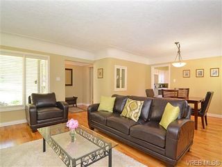 Photo 4: 3156 Mars St in VICTORIA: Vi Mayfair House for sale (Victoria)  : MLS®# 650877