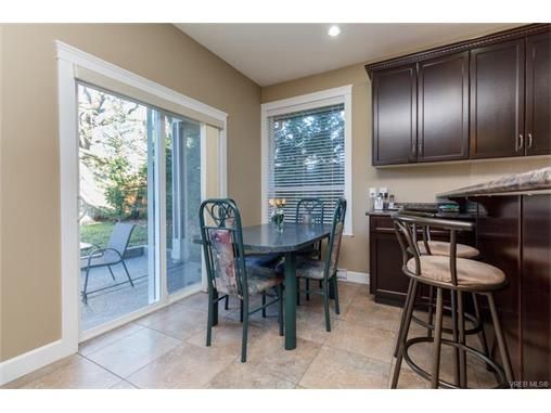 Photo 10: Photos: 1116 Knibbs Pl in VICTORIA: SW Strawberry Vale House for sale (Saanich West)  : MLS®# 749384