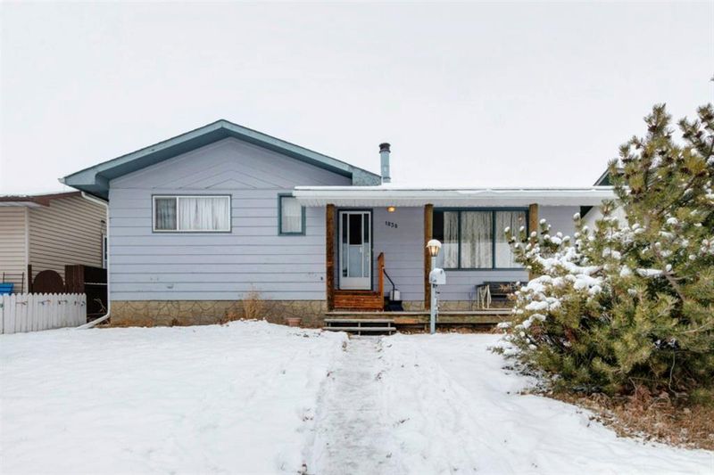 FEATURED LISTING: 1030 Grey Avenue Crossfield
