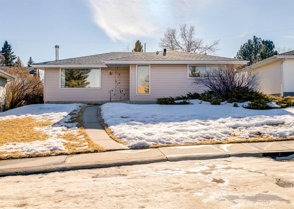 Main Photo: 304 Sackville Drive SW in Calgary: Southwood Detached for sale : MLS®# A1180353