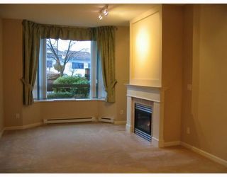 Photo 2: 1 6611 SOUTHOAKS Crescent in Burnaby: VBSHG Townhouse for sale in "GERMINI I" (Burnaby South)  : MLS®# V678269